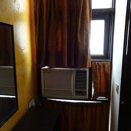 Hotel Elegant International Yeni Delhi Dış mekan fotoğraf