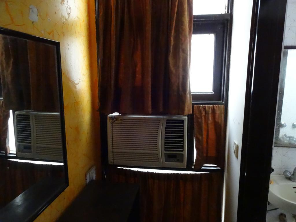 Hotel Elegant International Yeni Delhi Dış mekan fotoğraf