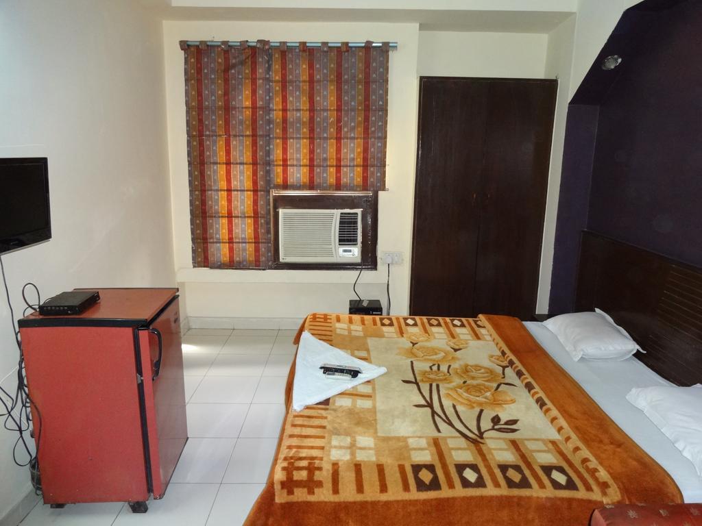 Hotel Elegant International Yeni Delhi Dış mekan fotoğraf