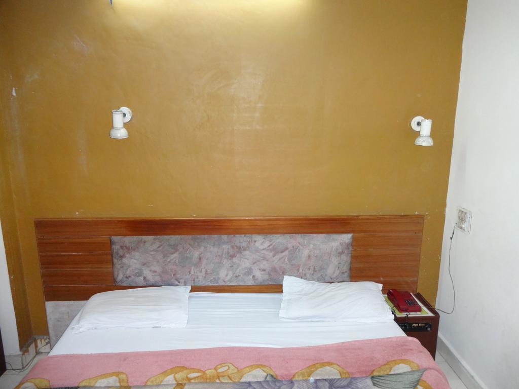 Hotel Elegant International Yeni Delhi Dış mekan fotoğraf
