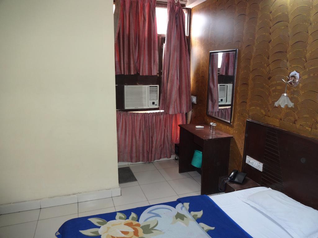 Hotel Elegant International Yeni Delhi Dış mekan fotoğraf