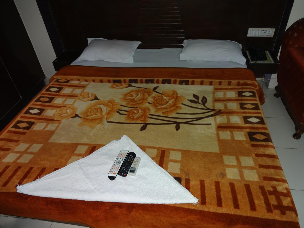 Hotel Elegant International Yeni Delhi Oda fotoğraf
