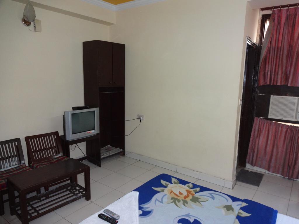 Hotel Elegant International Yeni Delhi Dış mekan fotoğraf