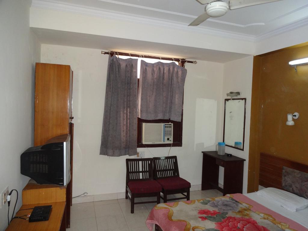 Hotel Elegant International Yeni Delhi Dış mekan fotoğraf