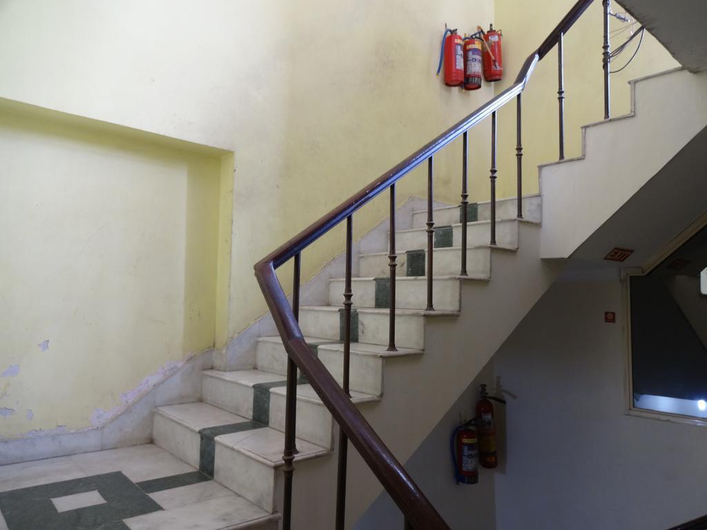 Hotel Elegant International Yeni Delhi Dış mekan fotoğraf
