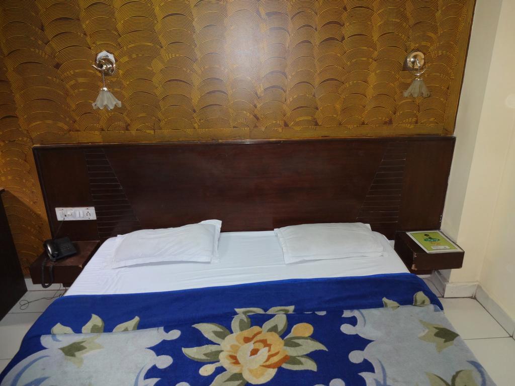 Hotel Elegant International Yeni Delhi Dış mekan fotoğraf